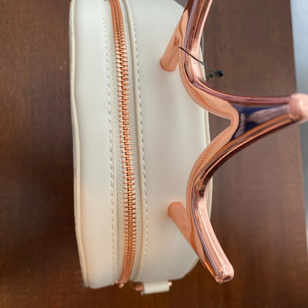 Disney NWT Loungefly Purse - Picture 4 of 8